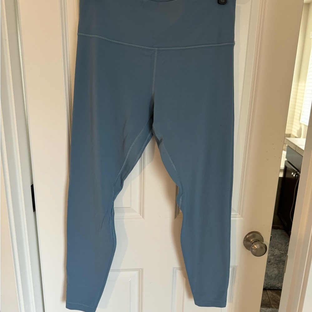 Like new lululemon 28” align leggings